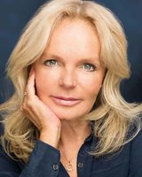 Lucinda Riley